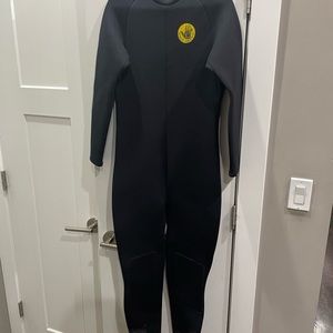 Body Glove Wet Suit, men’s large